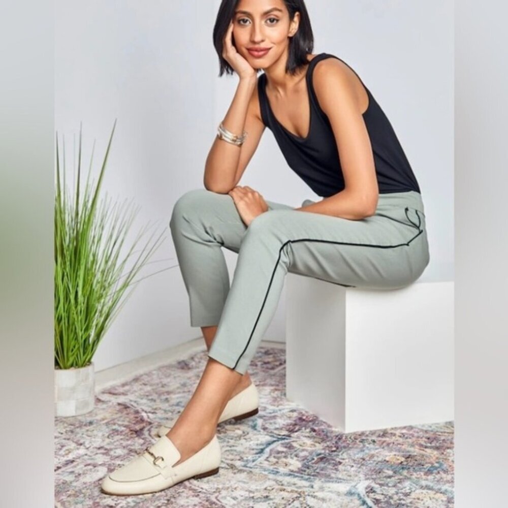 MarlaWynne - Piped Seam Straight Leg Flatter Fit Pant. Size: 6P (1789)